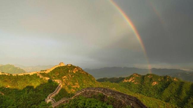 金山嶺長城雨后雙彩虹